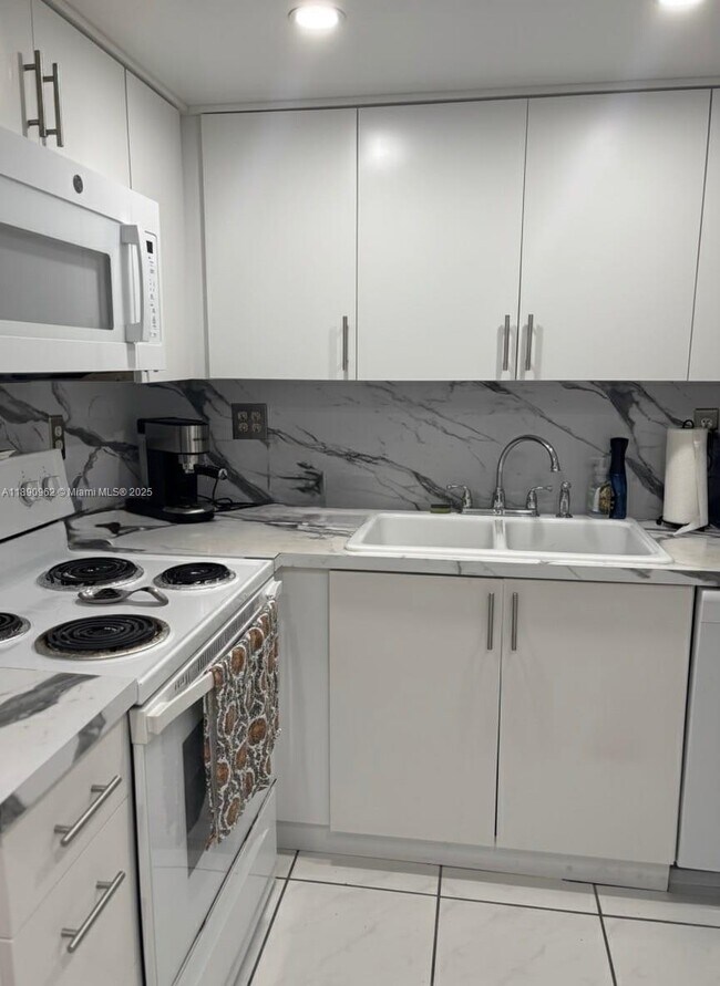 Building Photo - 2075 SW 122nd Ave