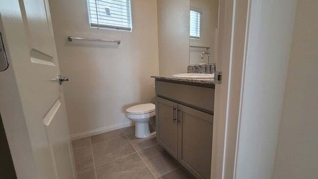 Building Photo - 5-Bed, 3-Bath Home in Spectrum Falls