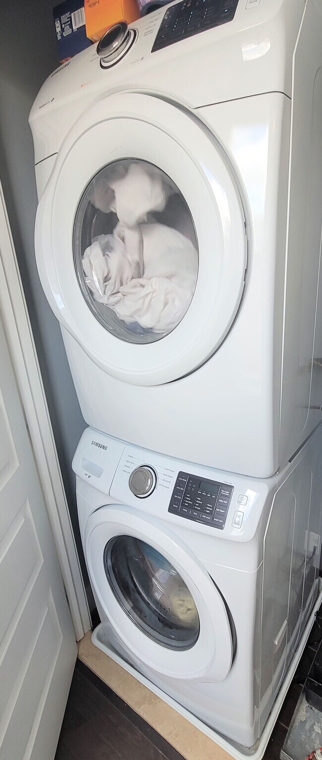 Laundry - 727 Jefferson St NW
