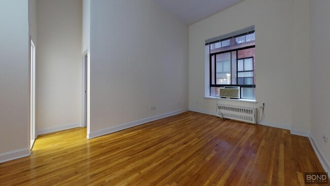 Primary Photo - 1 Astor Pl