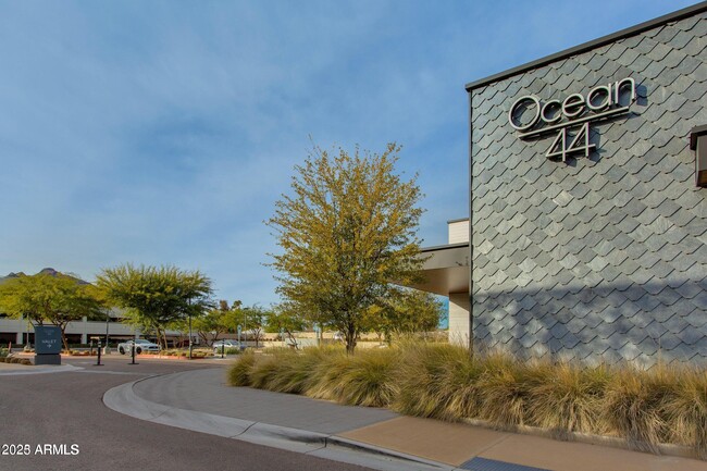 Building Photo - 7141 E Rancho Vista Dr