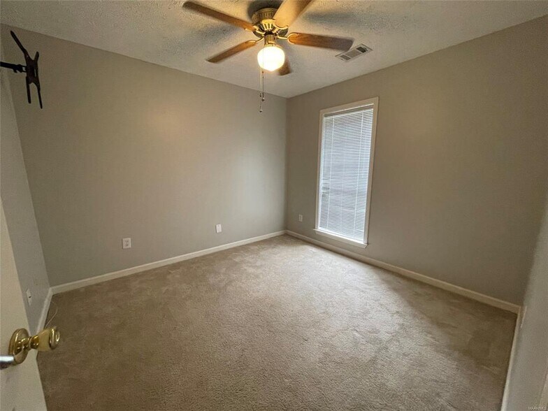 Building Photo - 1005 David Dr