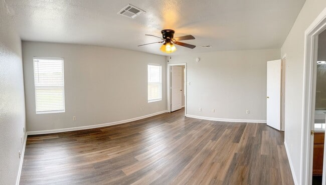 Building Photo - Available NOW This charming 1 story, 3 bedroom, 2 bath house could be your next home! Beautiful w...