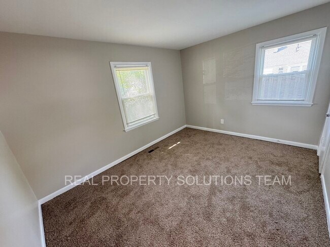 Building Photo - 928 Blenheim Rd
