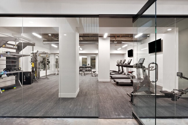 Building Photo - 1424 N Park Pl