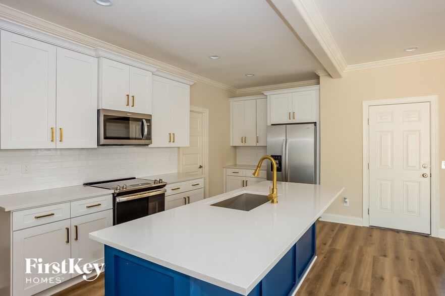 Building Photo - 1254 Pless St NW