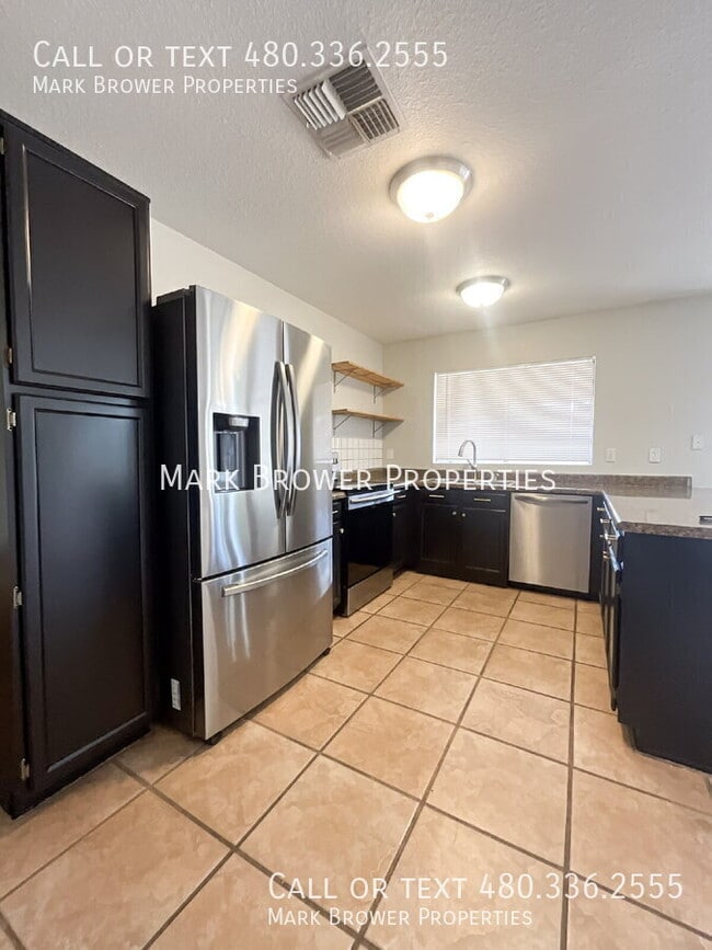 Building Photo - 1349 W Gila Ln