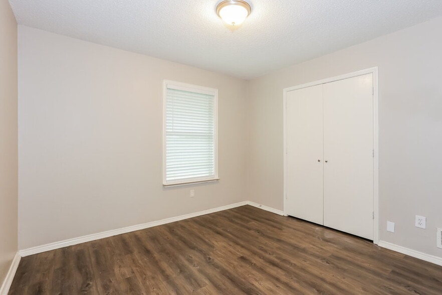Building Photo - 317 Glen Meadow Dr