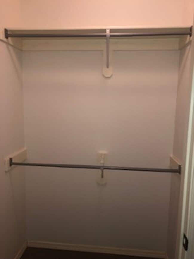 Building Photo - Very nice 2 bed 1 bath home, Dining room, Porch and Back Patio and Storage Bldg