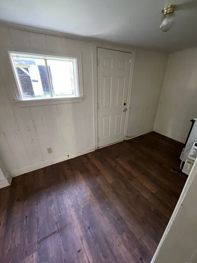 Building Photo - Section 8 Approved