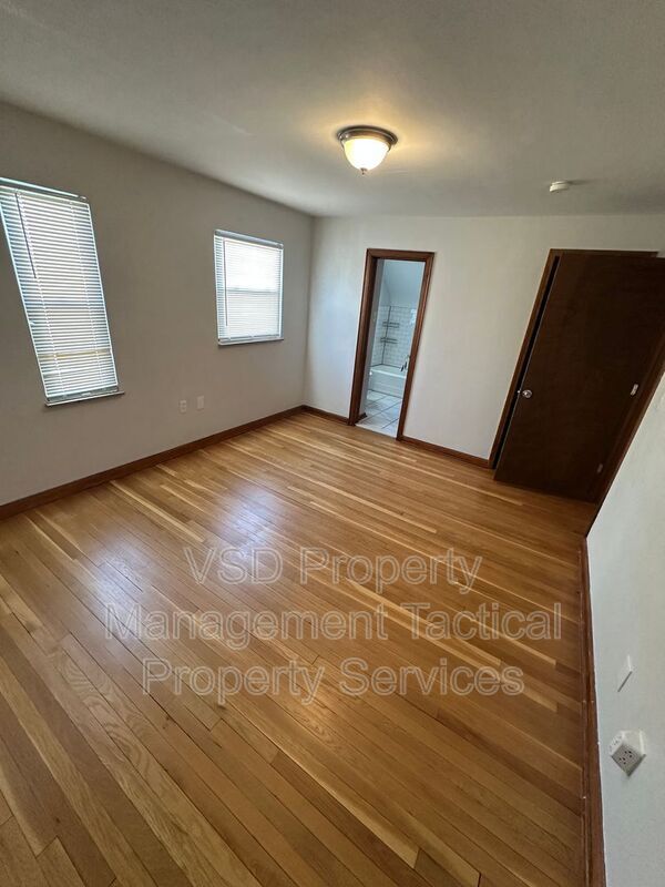 Building Photo - 781 E 236th St