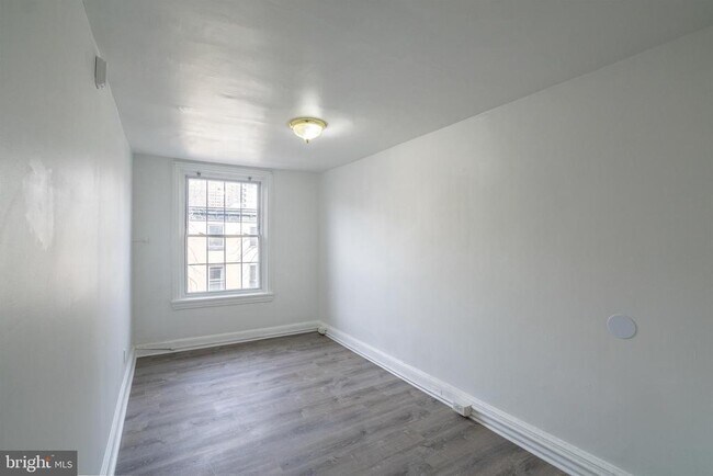 Building Photo - 1726 Pine St