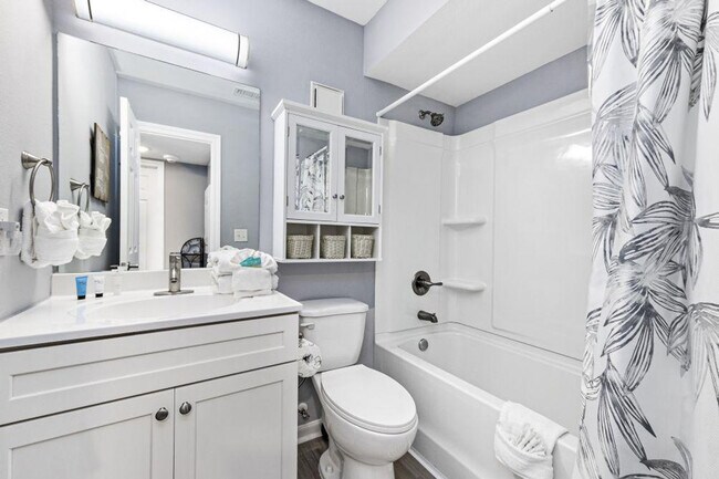 Building Photo - 405 Plantation Rd