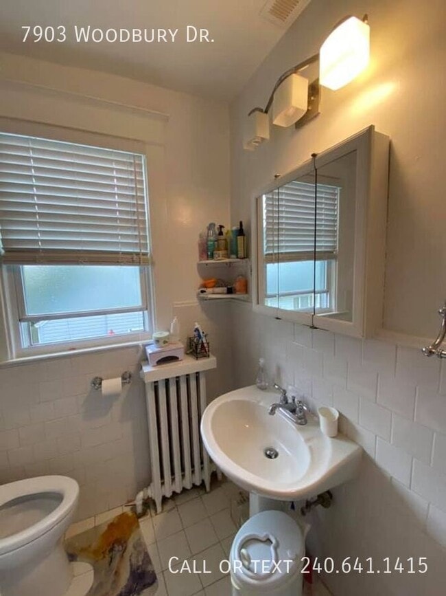 Building Photo - 7903 Woodbury Dr