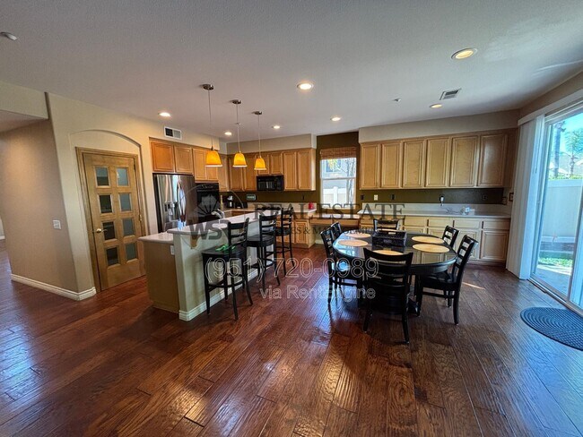 Building Photo - 1163 Via Vis