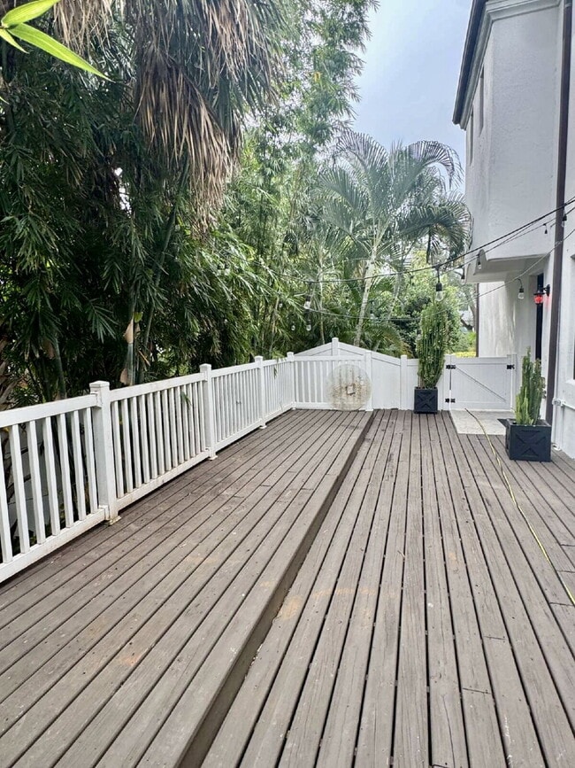 Building Photo - 331 N Trask St