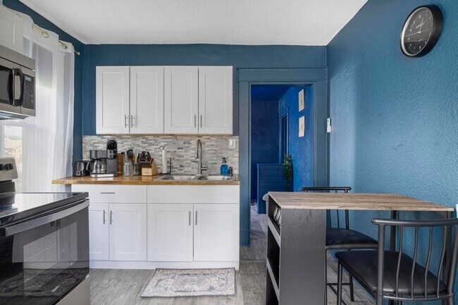 Building Photo - 820 Florida Ave