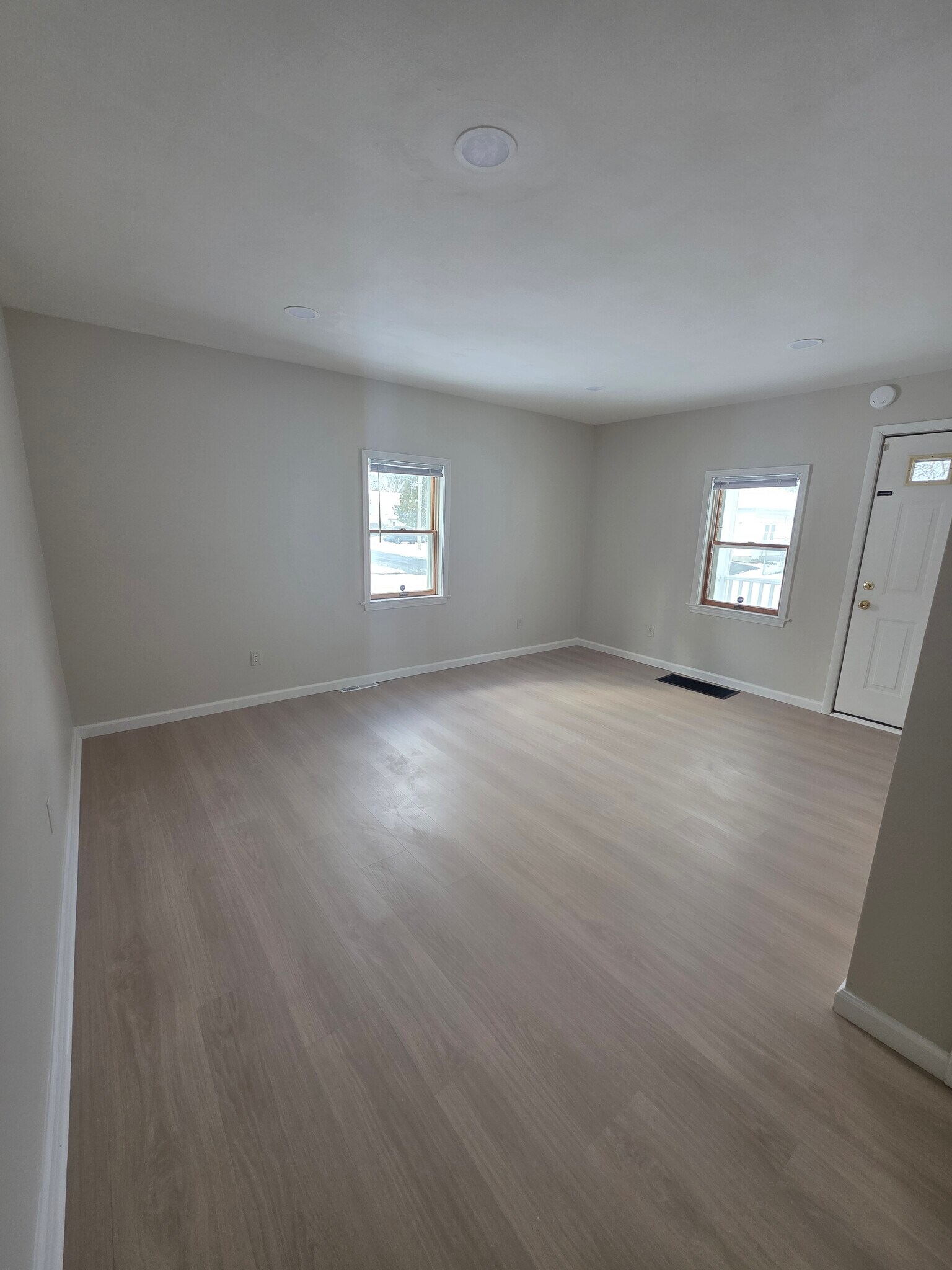 Building Photo - 204 Tucker Ave