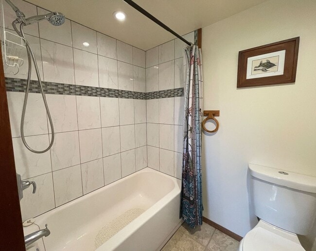 Building Photo - Charming Hamakua Coast Furnished Rental Available: 2 BR / 1.75 BA