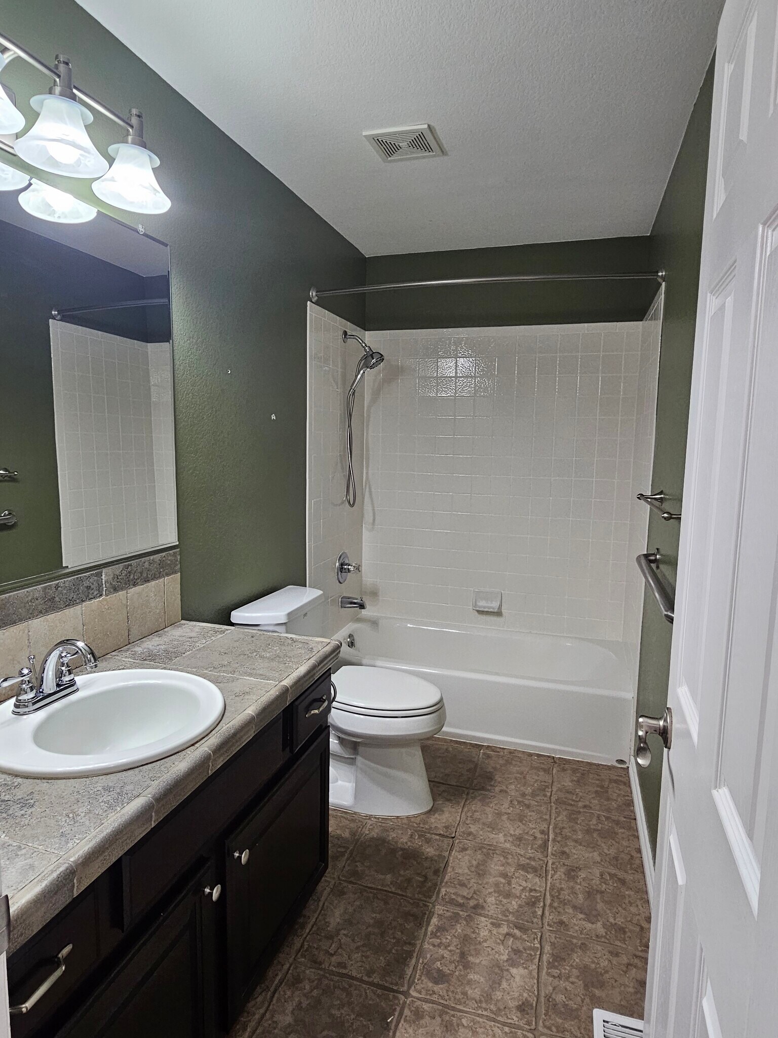 Building Photo - 1138 Lakecrest Ct