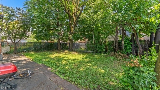 Building Photo - 253 Franklin St