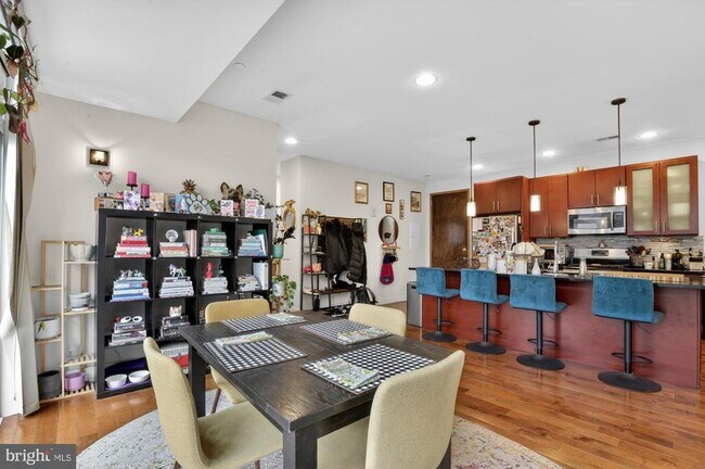 Building Photo - 1535 N Philip St