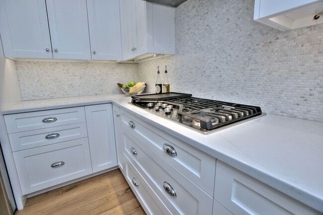 Building Photo - 55 Kings Hwy N