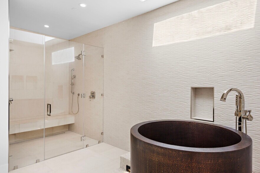 Building Photo - 207 W Avenida San Antonio