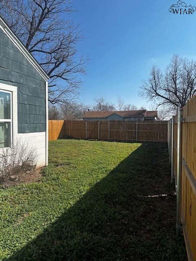 Building Photo - 1011 16th St