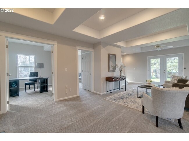 Living room, facing offices - 835 S Wynooski St