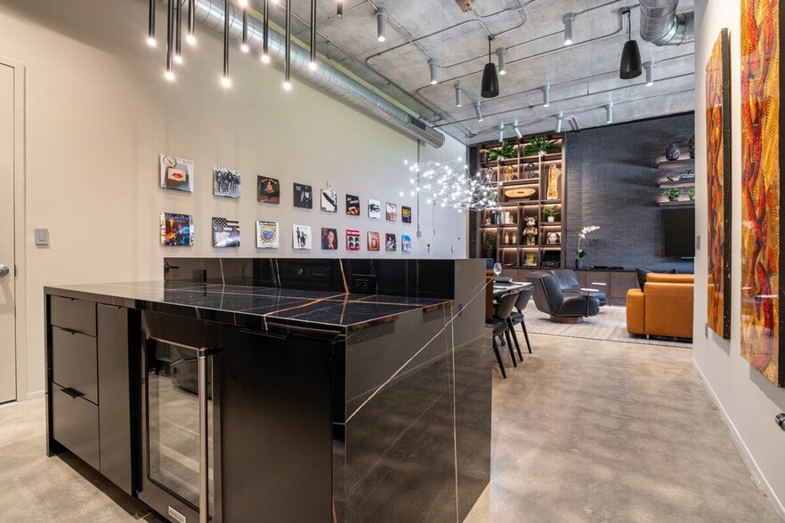 Building Photo - 250 NW 23rd St