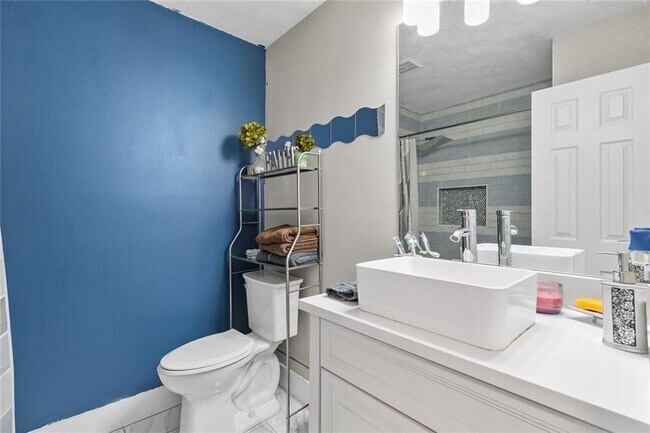 Building Photo - 494 Plainville Dr SW