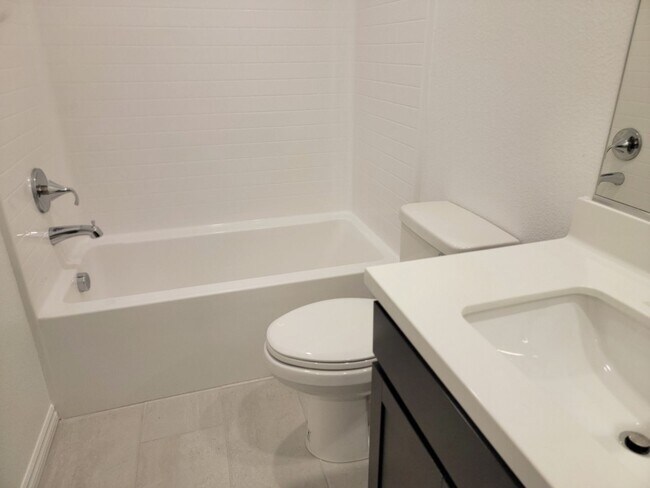 Building Photo - Stunning  4 Bedroom Townhome