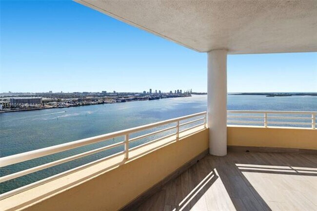 Building Photo - 808 Brickell Key Dr