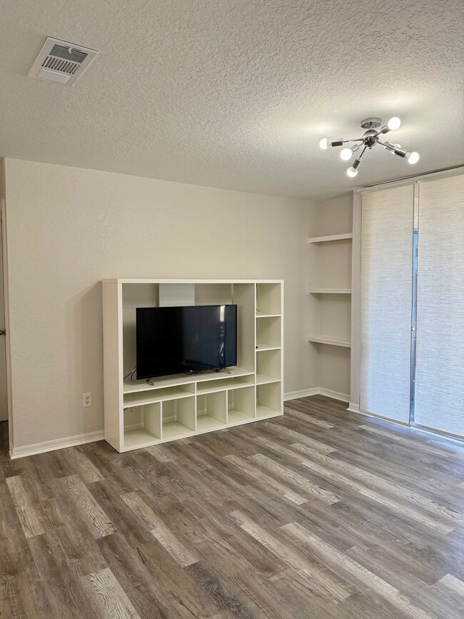 Building Photo - 7511 Seurat St