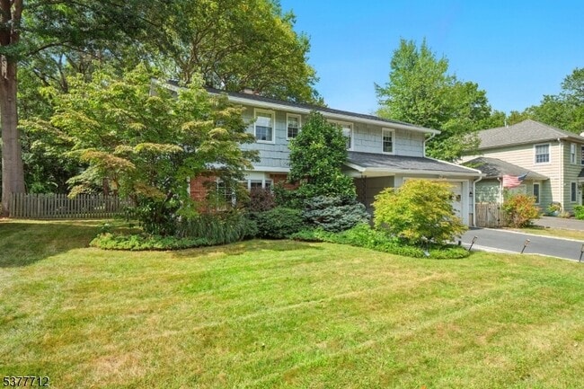 Building Photo - 49 Canoe Brook Pkwy