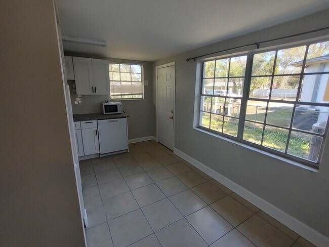 Building Photo - 3010 E Idlewild Ave