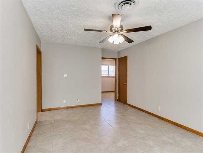 Building Photo - 214 Thompson Dr