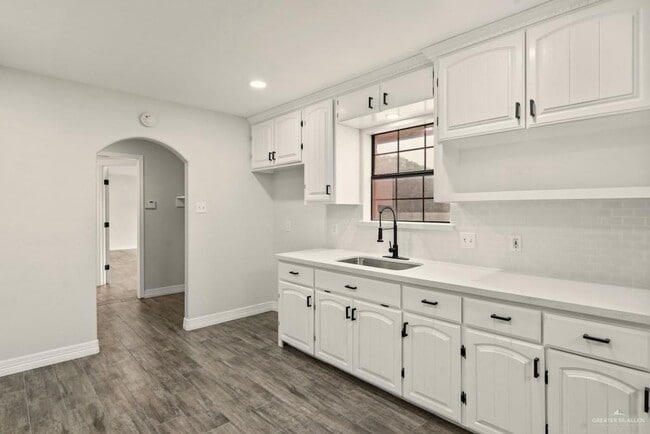 Building Photo - 413 S Los Cerritos Cir