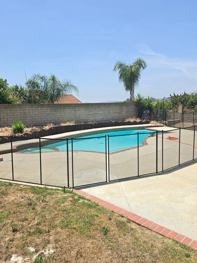 Building Photo - BEAUTIFUL 4 BEDROOM 3 BATH HOUSE. MOVE IN ...