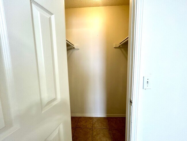 Building Photo - Elkins! 3 bed 2 bath with a huge fenced back yard