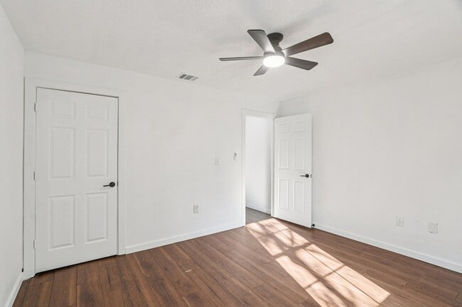 Building Photo - 385 Alta Vista Dr