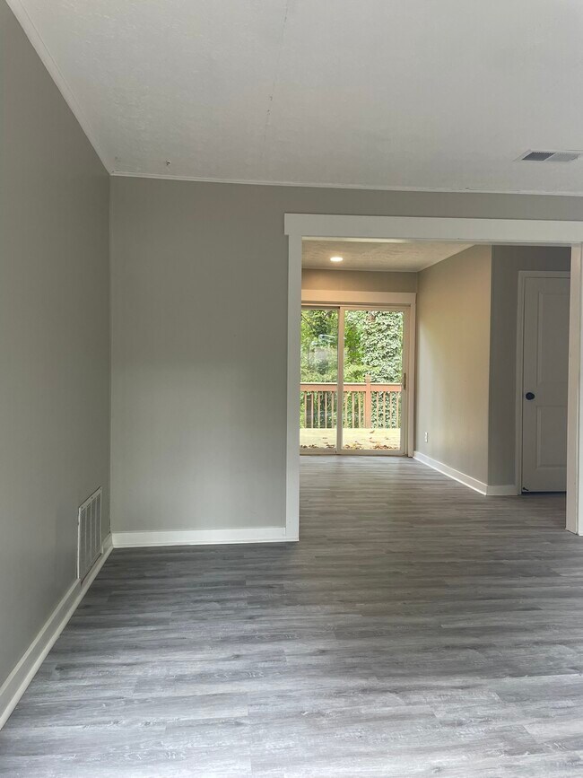 Building Photo - 1206 Willow Ct NW