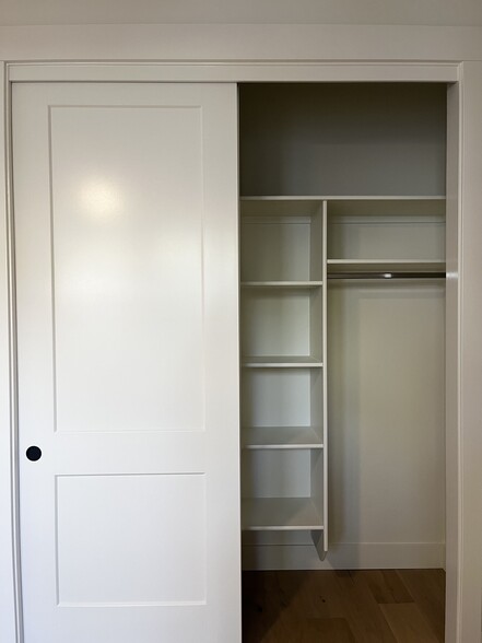 Building Photo - 626 E Krall St