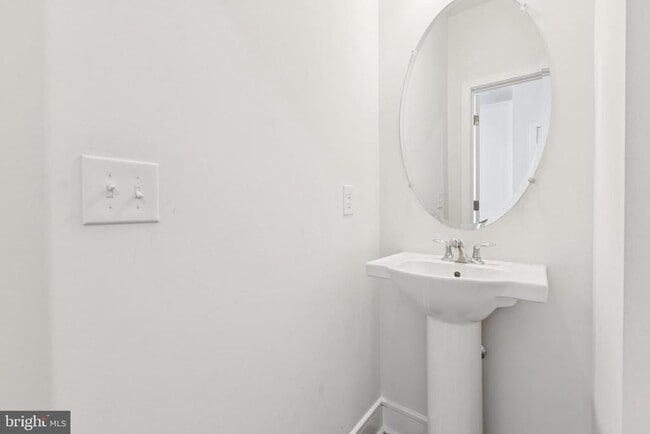 Building Photo - 42597 Nubbins Ter