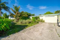 Building Photo - 300 Pelican Dr