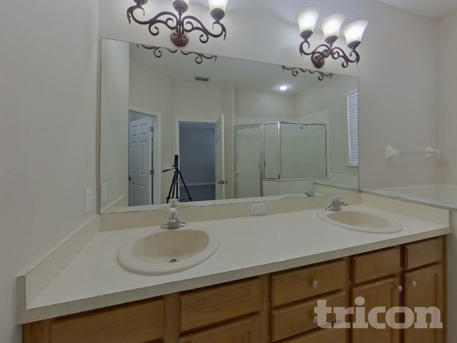 Building Photo - 1720 Mountclair Ct