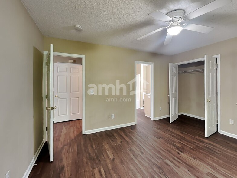 Building Photo - 5008 Lonita St