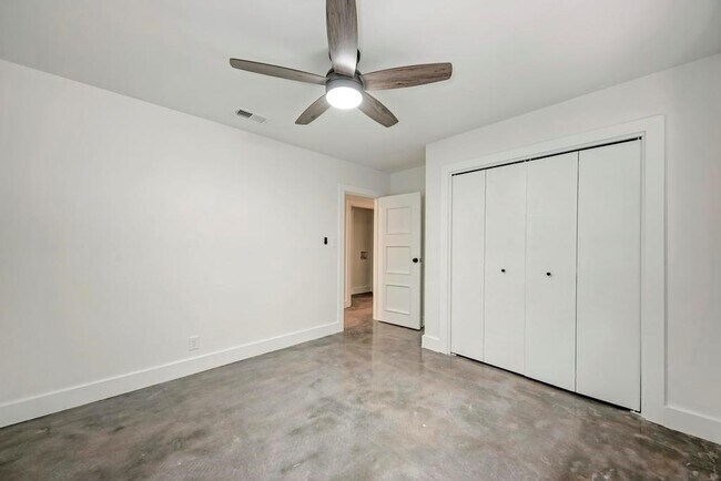 Building Photo - 6305 Forest Hills Dr