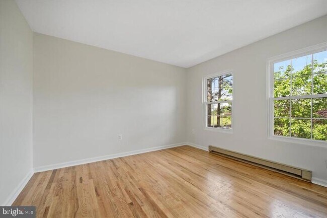 Building Photo - 228 Carroll Dr